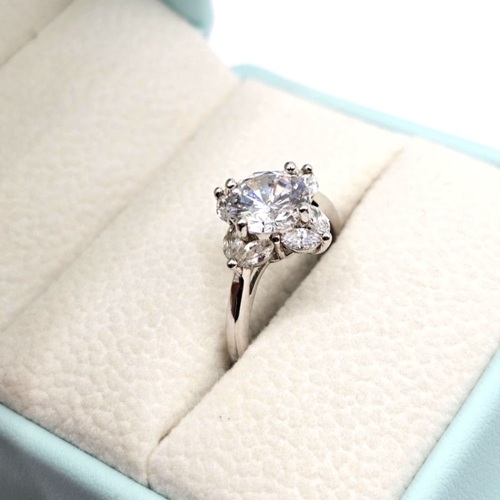 Sweet Flower Ring - Picture 6 of 7